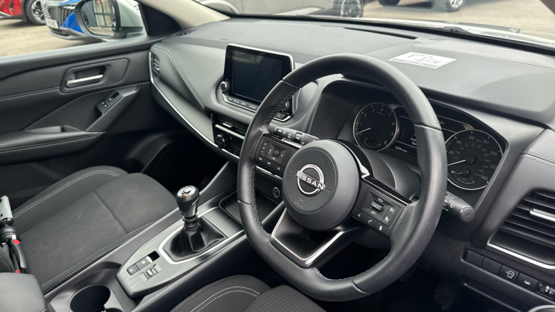 Nissan Qashqai 1.3 DiG-T MH Acenta Premium 5dr Petrol Hatchback